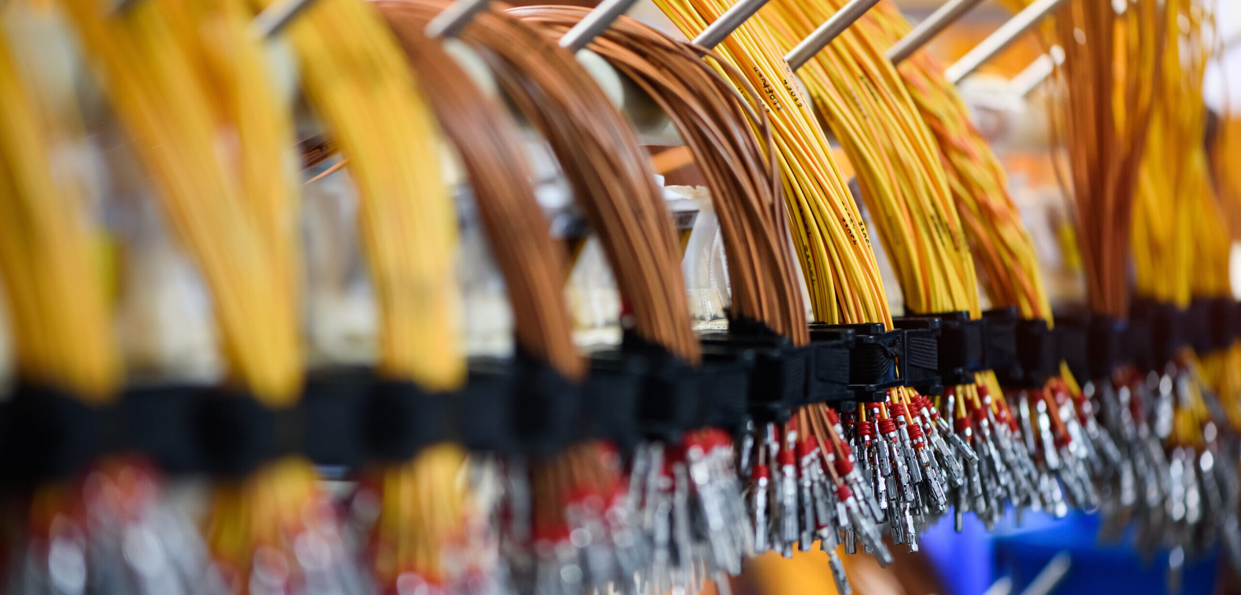 Verbindungstechnik | Stecker, Kabel & mehr | SKA Tech